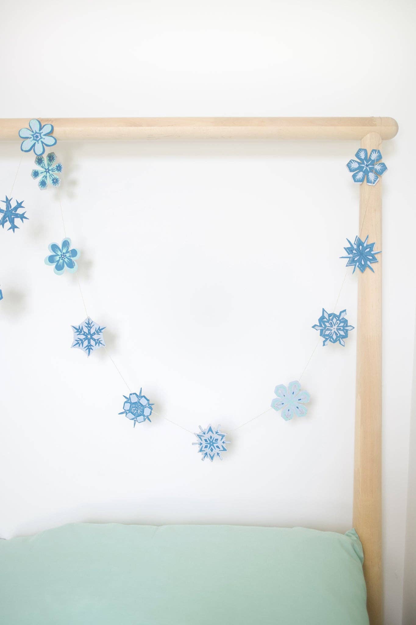 Snowflakes Garland