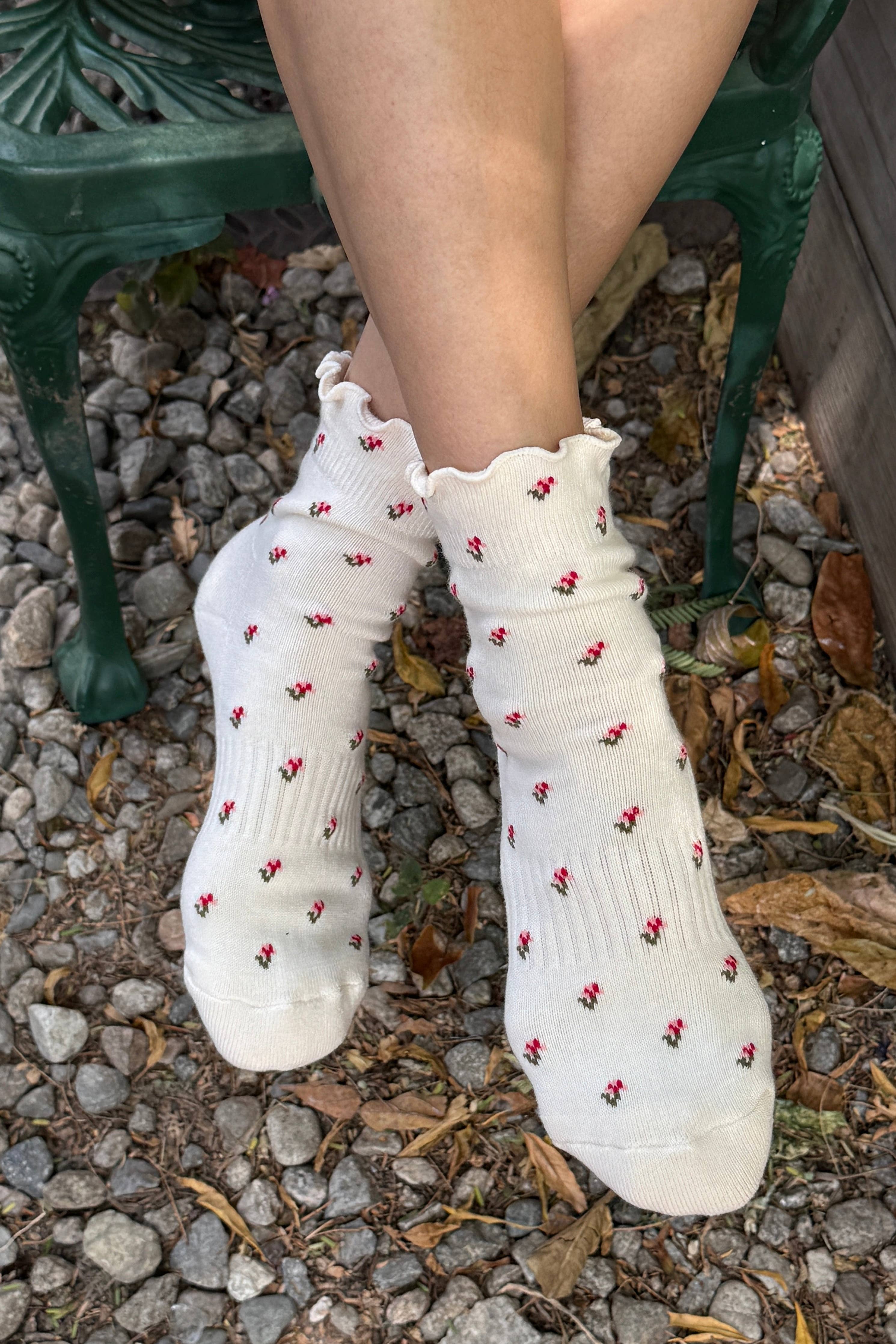 Petal Ruffled Hugger Crew Socks: Cream Petal