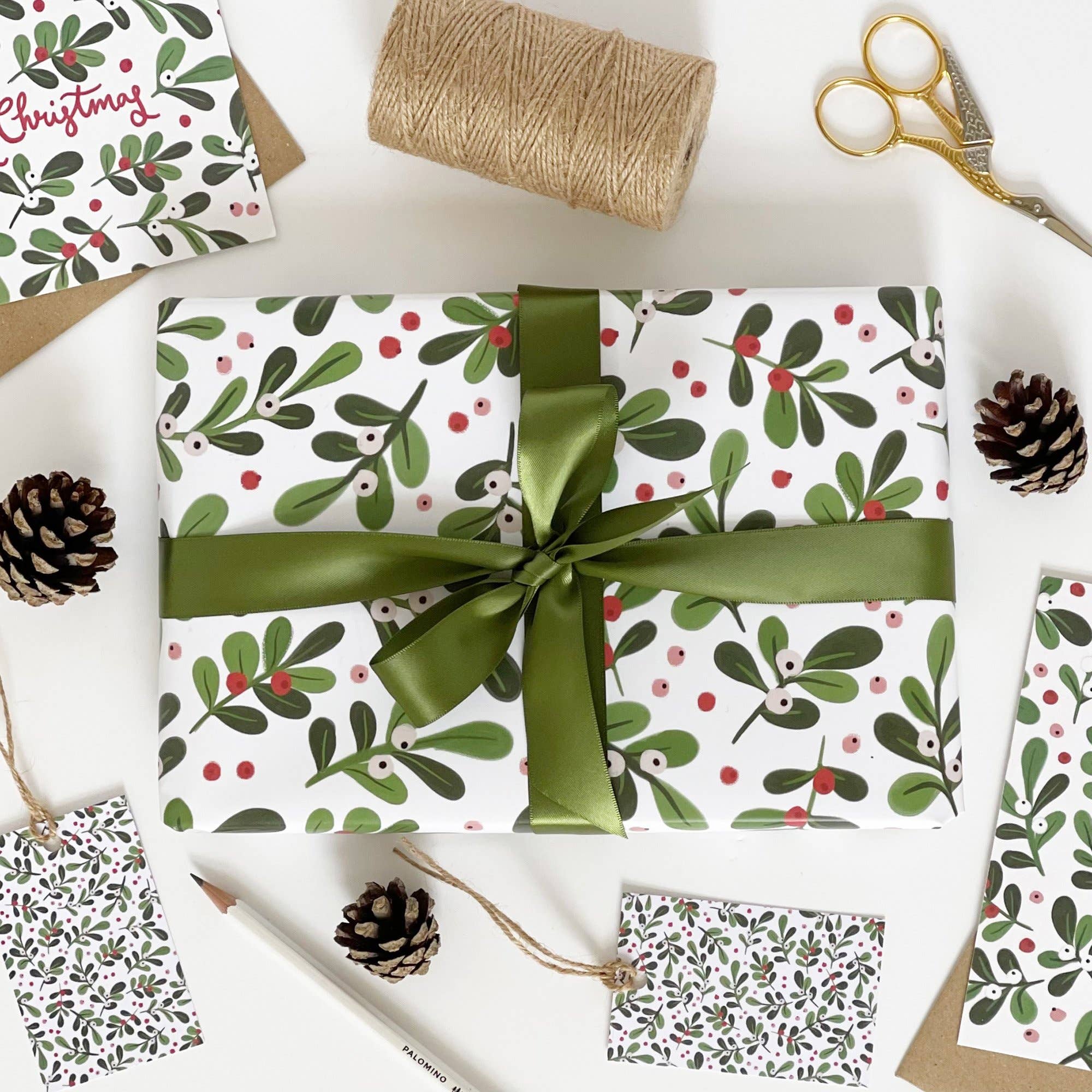 Christmas WHITE Mistletoe Gift Wrap: 10 sheets