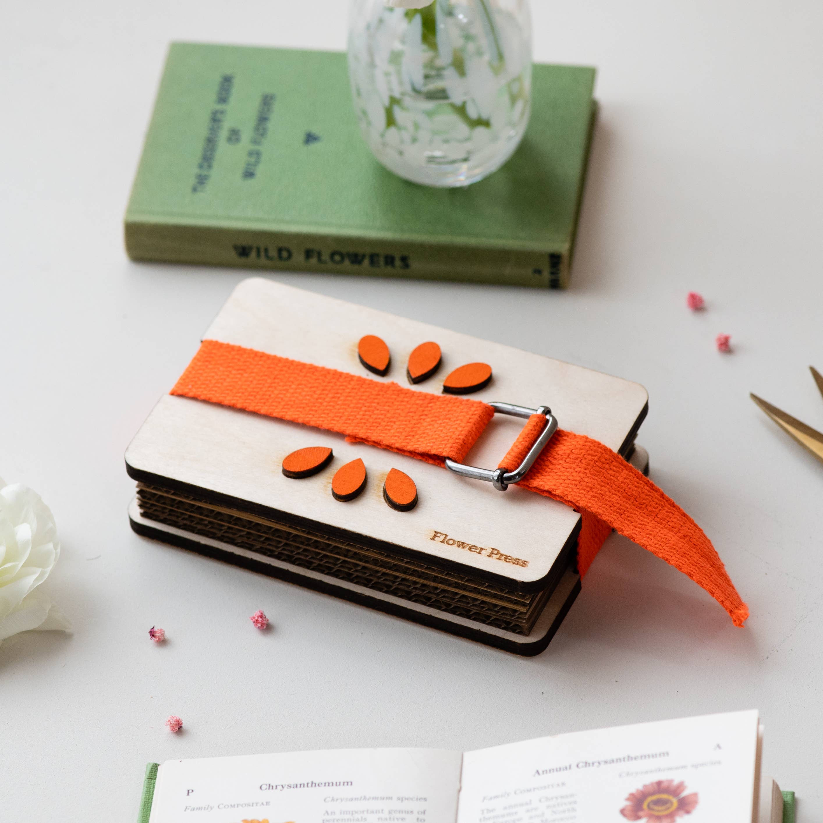 Portable flower press, pocket-size flower press