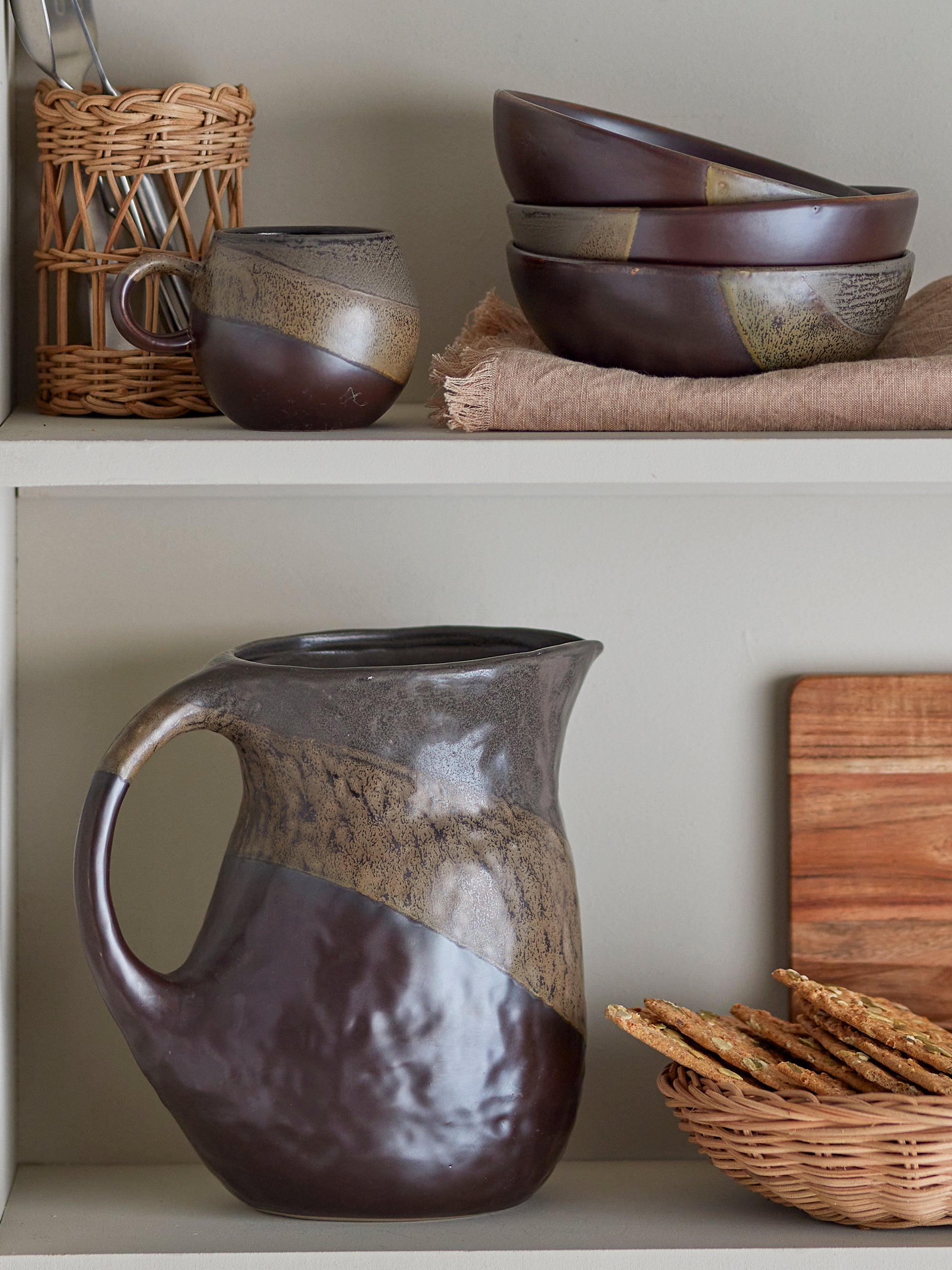 Paula Jug, Brown