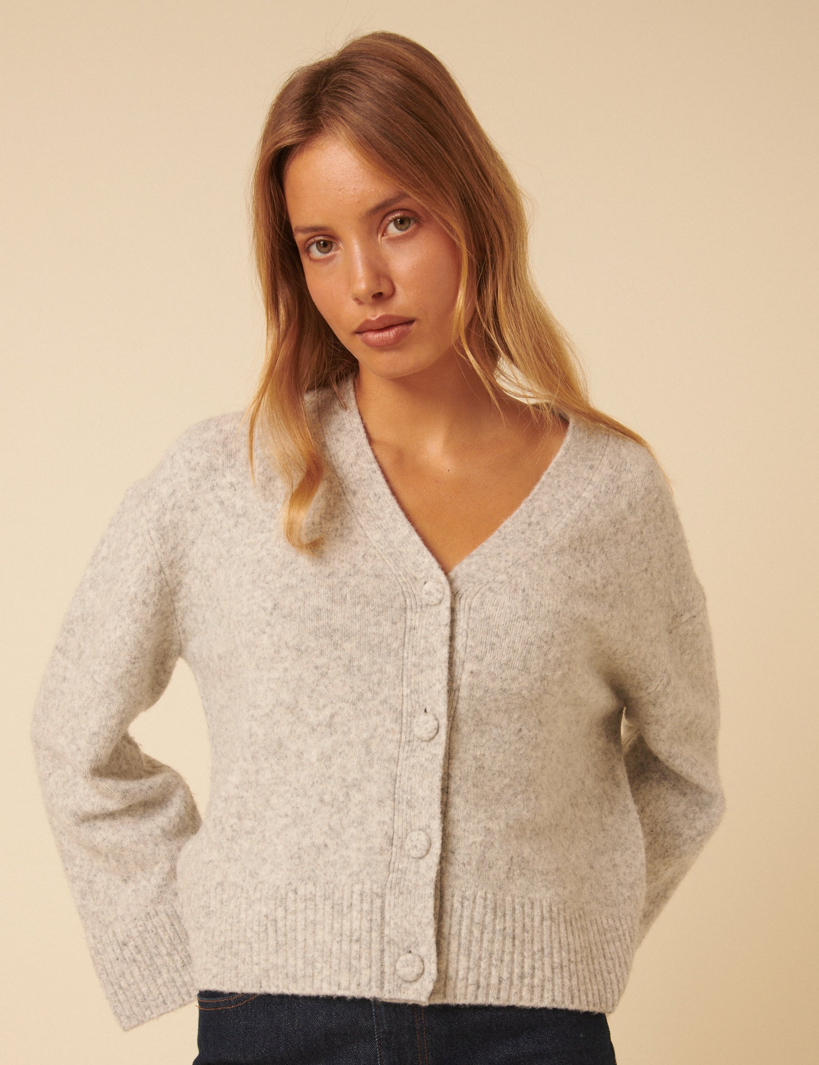 V NECK BUTTON UP CARDI