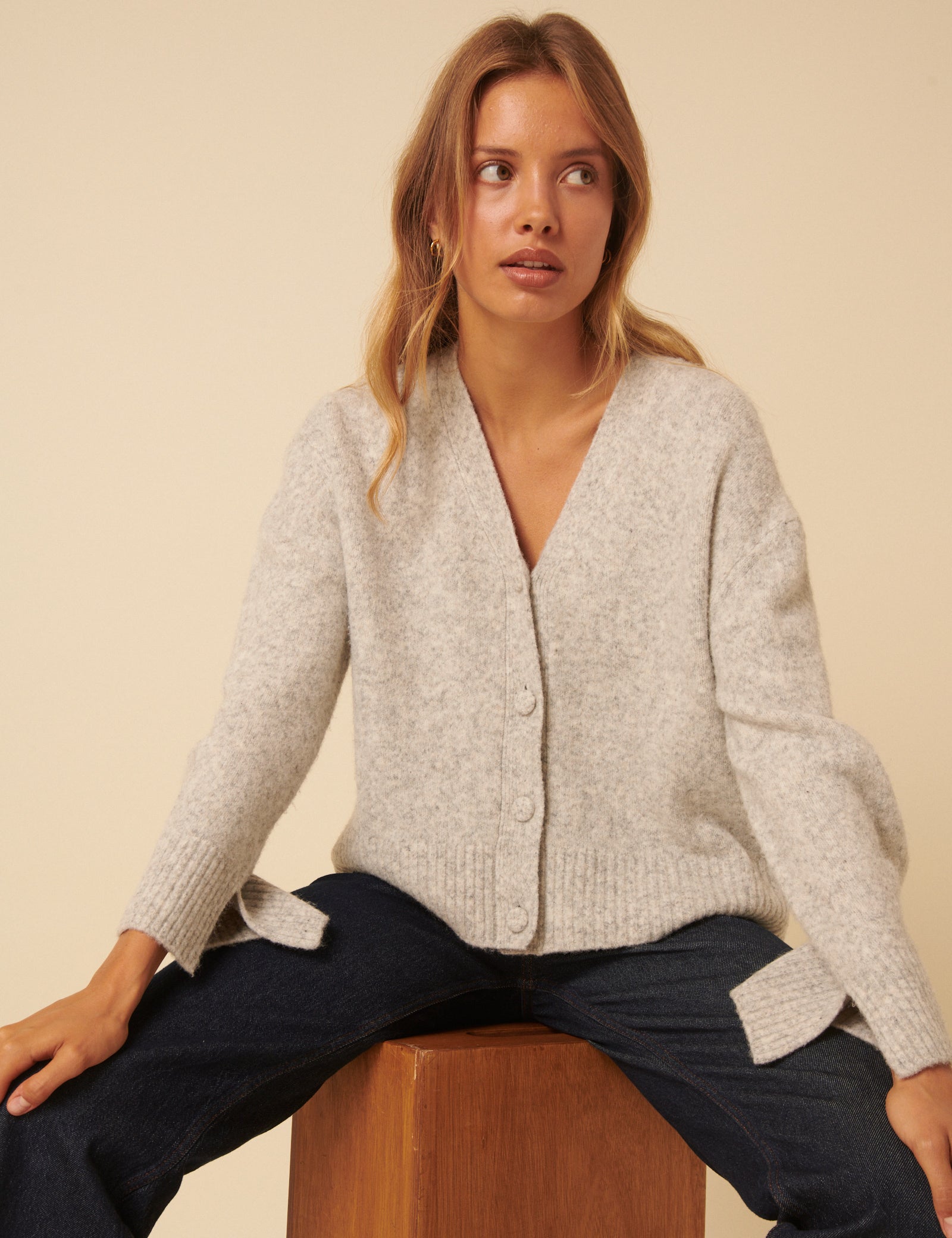 V NECK BUTTON UP CARDI
