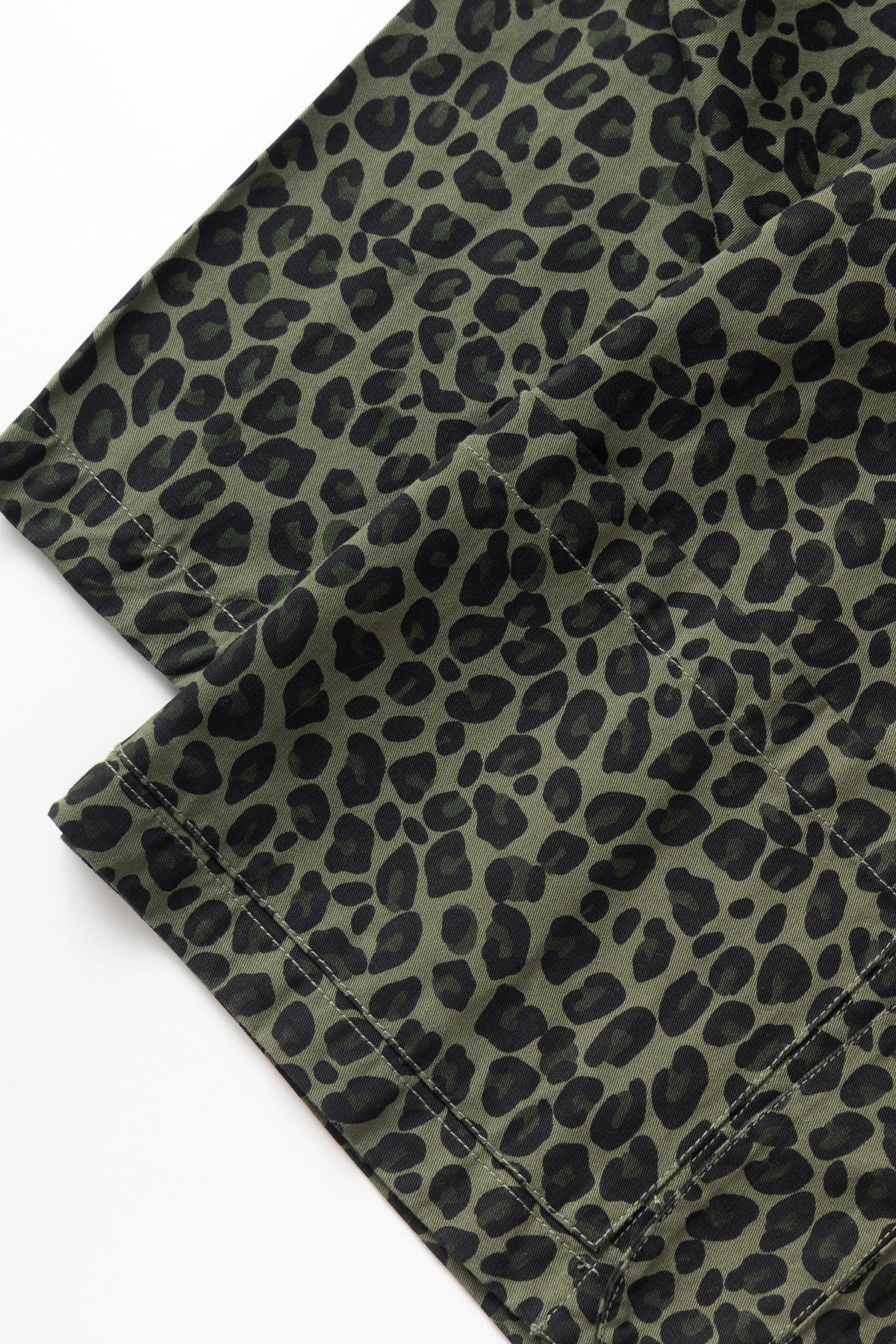 Patterned Easy Chef Shirt - Green Leopard