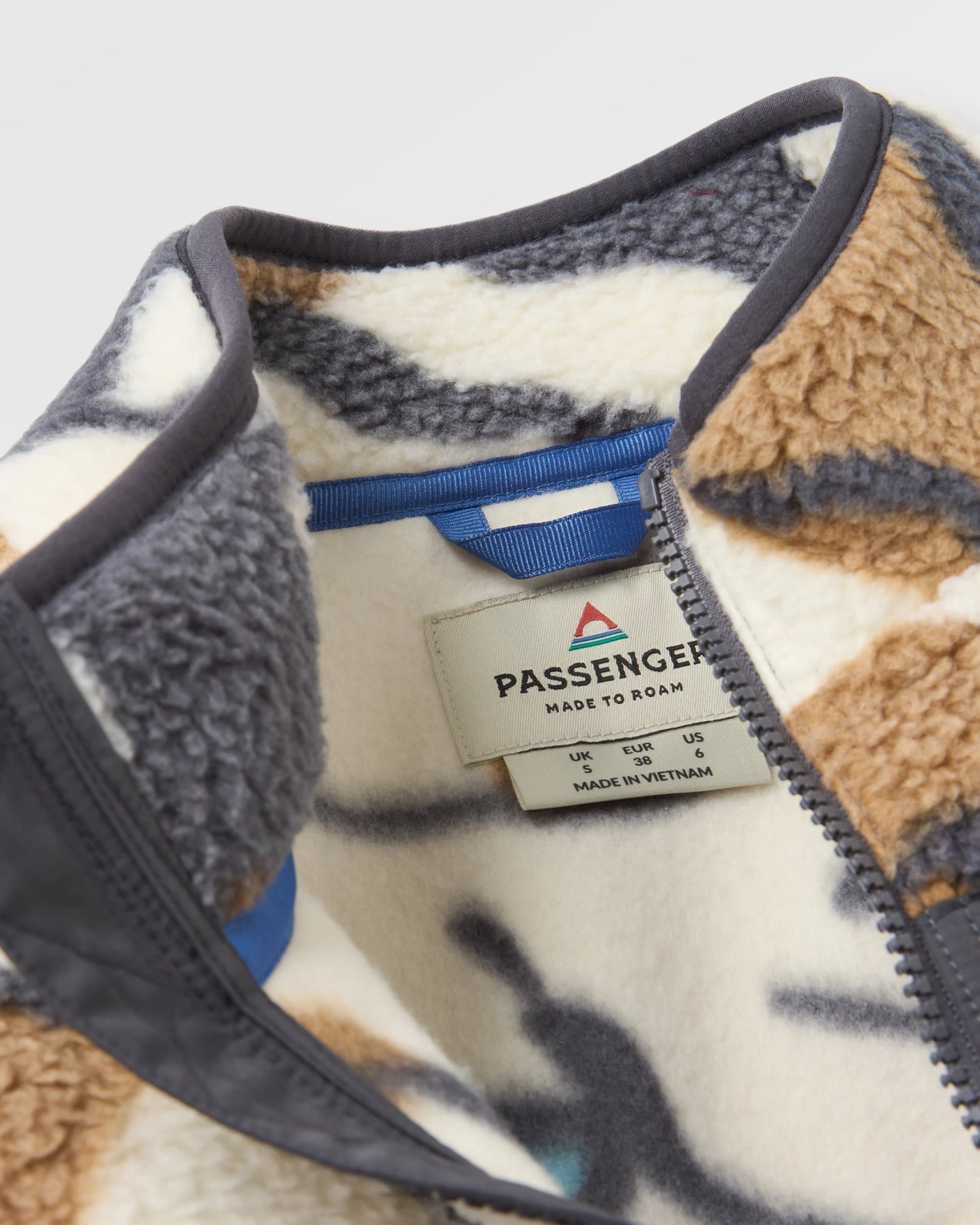 Fairbanks Full Zip Recycled Sherpa Gilet - Abstract Trails Off White