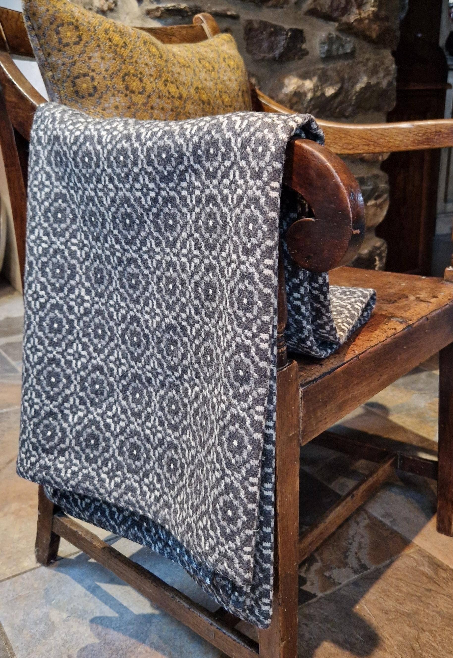 Vintage Rose Upholstery Throw: Bilberry / THROW