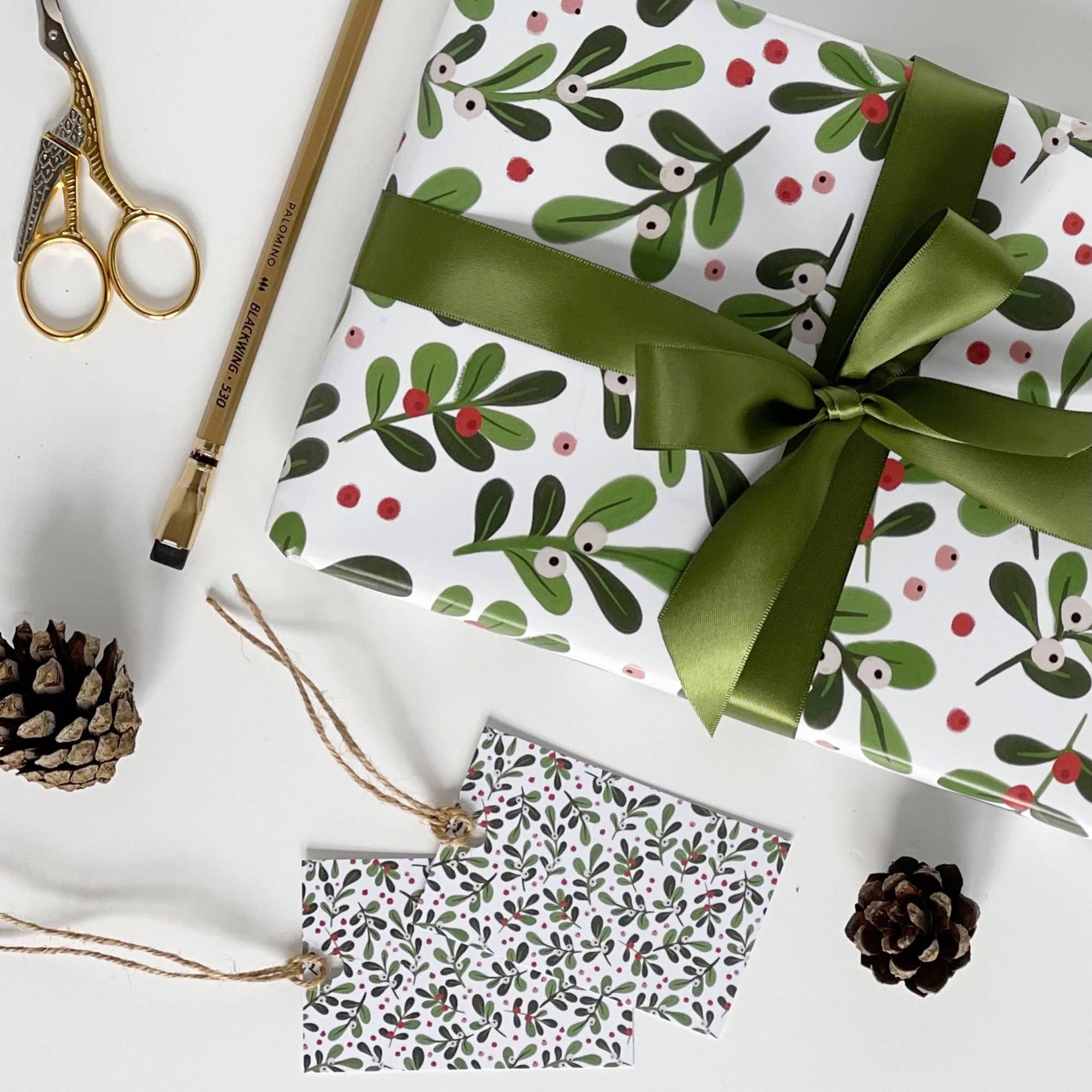 Christmas WHITE Mistletoe Gift Wrap: 10 sheets