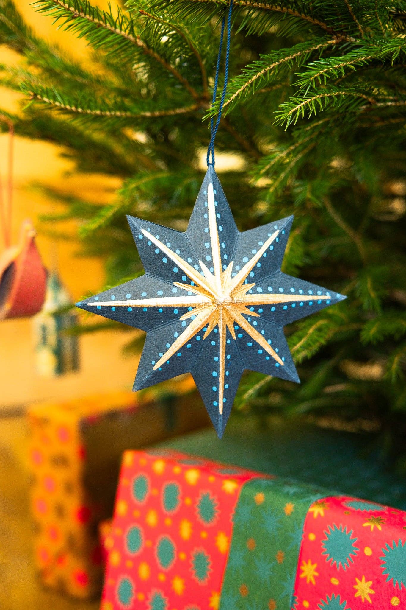 Twinkling Star Screen-Printed Board Decoration