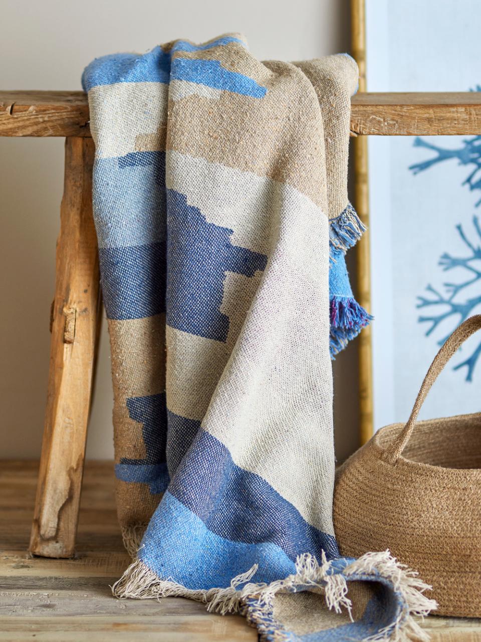 Maji Throw - Blue